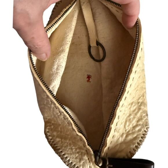 Henry Beguelin Cream Pebble Leather Expandable Zipper Clip On Pouch - Picture 7 of 8